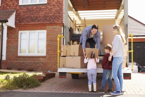 Croydon removals team preparing a transparent moving quote